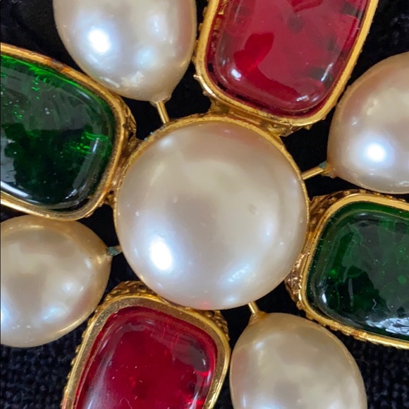 RARE! Authentic Vintage Gripoix CHANEL PIN. - Picture 8 of 8